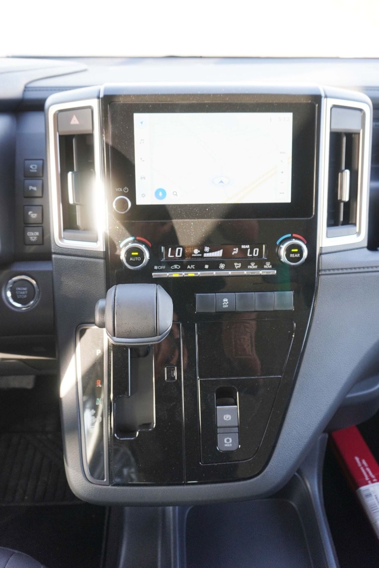 تويوتا جرافينا PREMIUM 3.5L LUXURY VAN 2026 MODEL