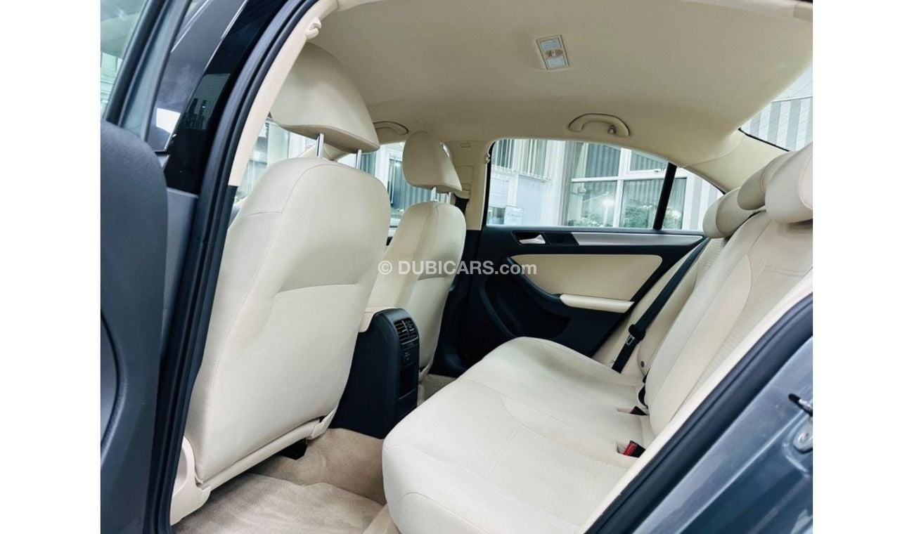 Volkswagen Jetta Trendline S GCC .. Perfect Condition .. 1,6 L ..