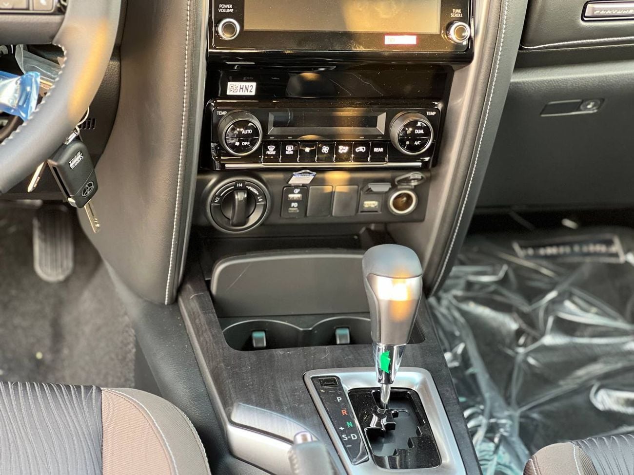Toyota Fortuner VXR VX 4.0L PTR A/T // 2025 // MID OPTION WITH DVD&BACK CAMERA , CRUISE CONTROL // SPECIAL OFFER //