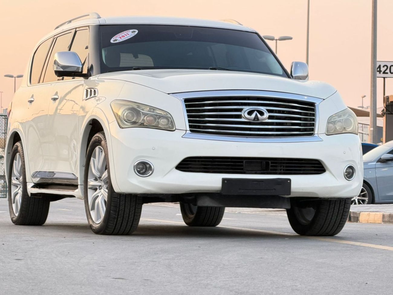 Infiniti QX56 Full option, number one