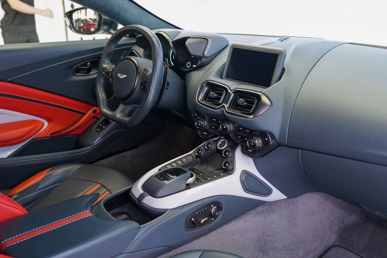 Aston Martin Vantage Std 4.0L