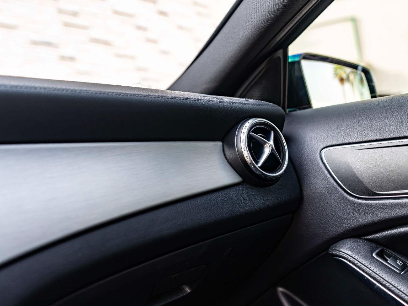 مرسيدس بنز GLA 250 Std 2.0L (211 HP)