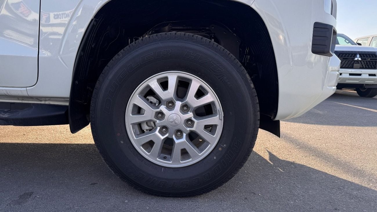 ميتسوبيشي L200 L200 2.4L med option diesel A/T