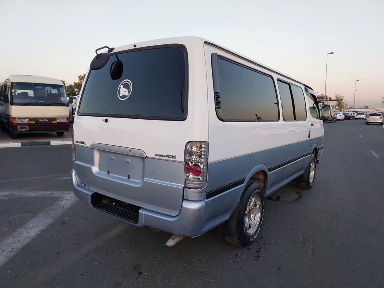 Toyota Hiace TOYOTA HIACE VAN RIGHT HAND DRIVE(PM02151)