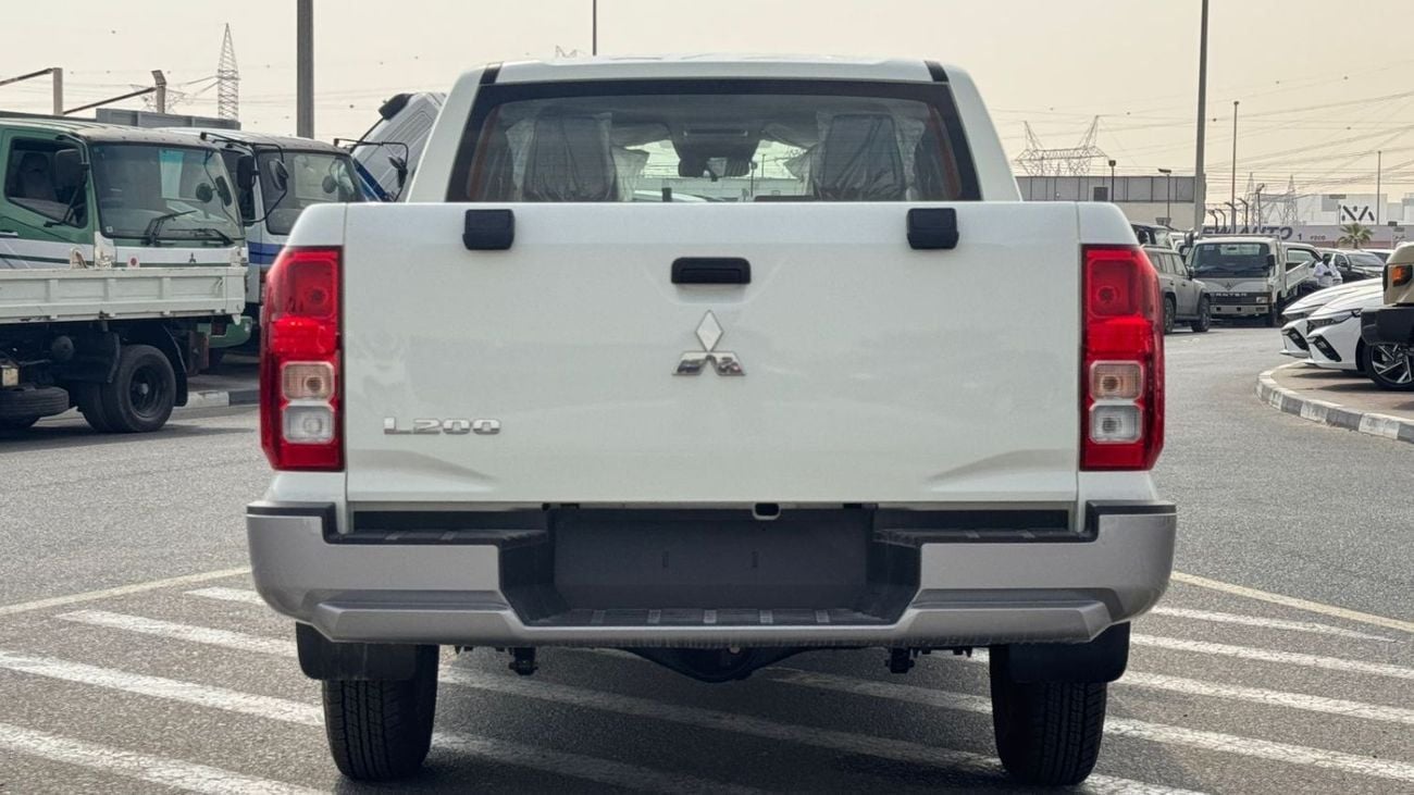 Mitsubishi L200 2.4L DIESEL DCABIN 4x4 5 MT MID-LINE