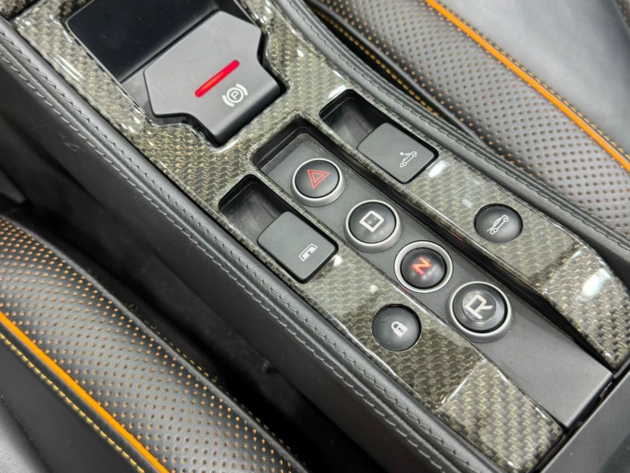 مكلارين MP4-12C 2013 McLaren MP4-12C Spider, Jan 2025 McLaren Warranty, Full Service History, GCC