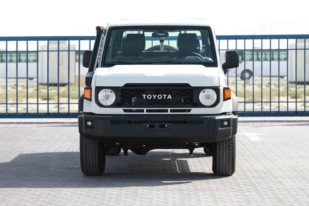 Toyota Land Cruiser Pick Up 2024 Toyota LC79 4X4 Double Cab 4.5 V8 - White inside Beige | Export Only