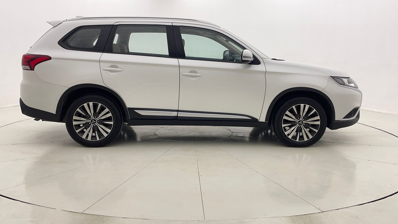 ميتسوبيشي آوتلاندر GLX MID LINE 2.5 | بدون دفعة مقدمة | اختبار القيادة في المنزل