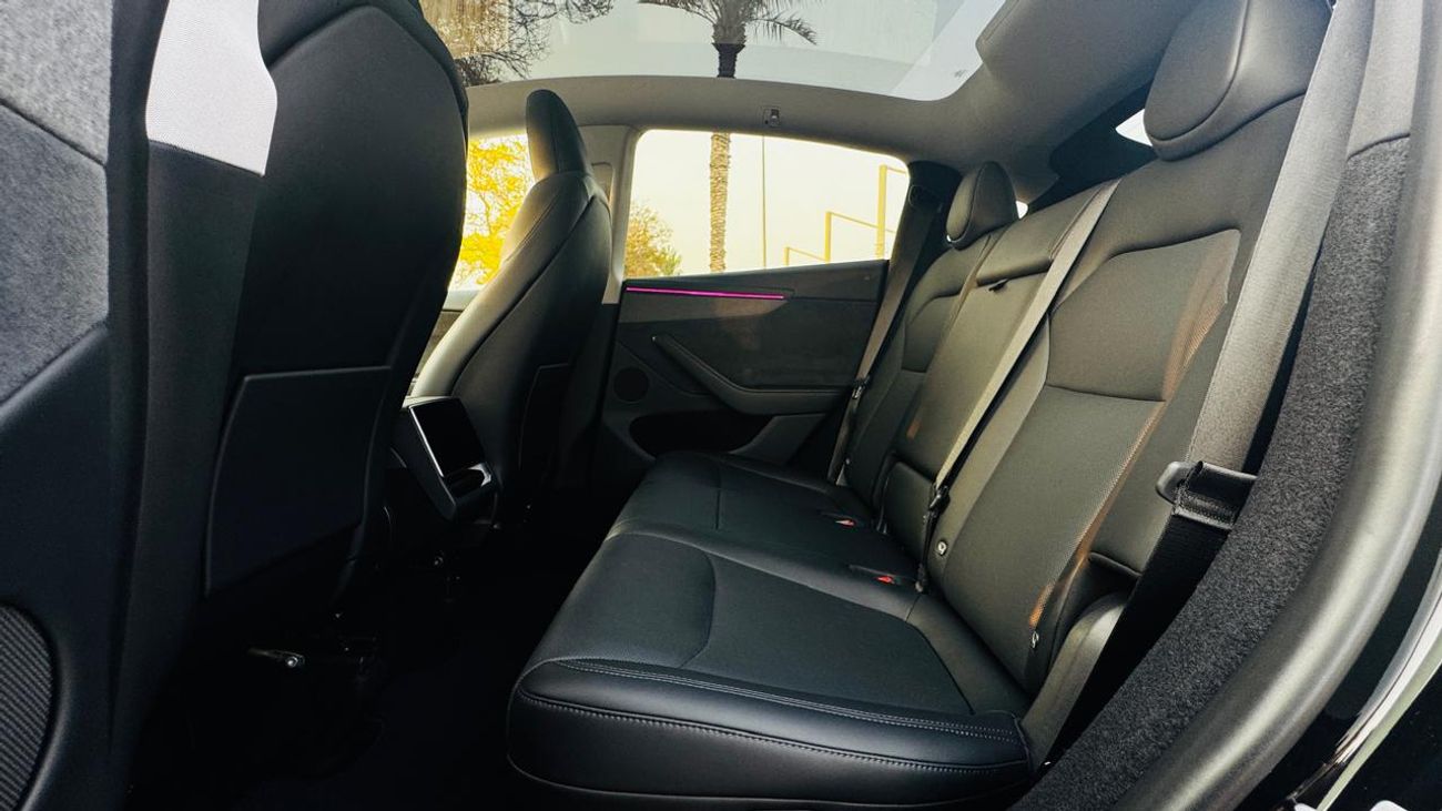 Tesla Model Y LONG RANGE AWD DUAL MOTOR 2025 GCC LOW MILEAGE WITH TESLA AGENCY WARRANTY & FULL SELF DRIVE ENHANCED AUTO PILOT