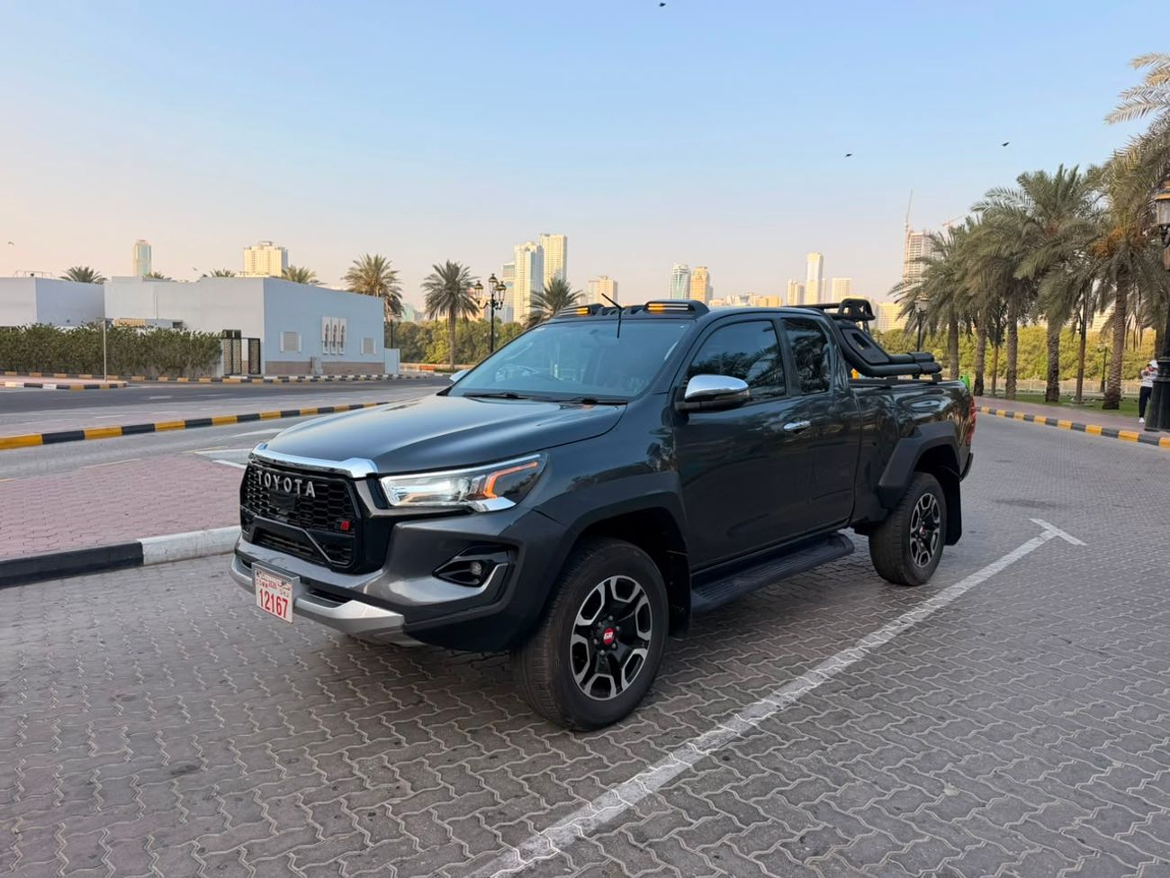 تويوتا هيلوكس SR Upgrade to GR Sport