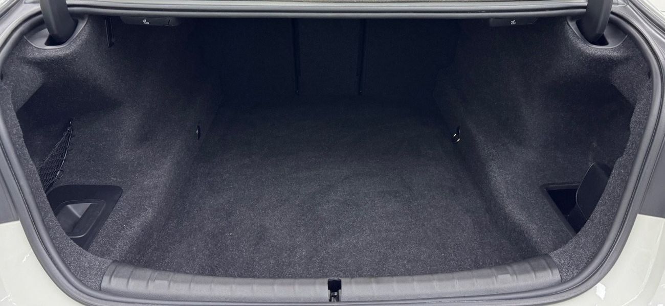 بي أم دبليو 520i Std 2.0L