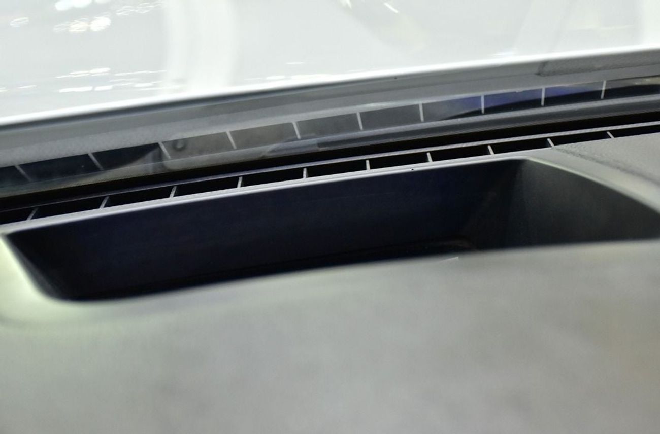 بي أم دبليو 550i EXCELLENT DEAL for our BMW 550i M-Kit ( 2015 Model ) in White Color Japanese Specs