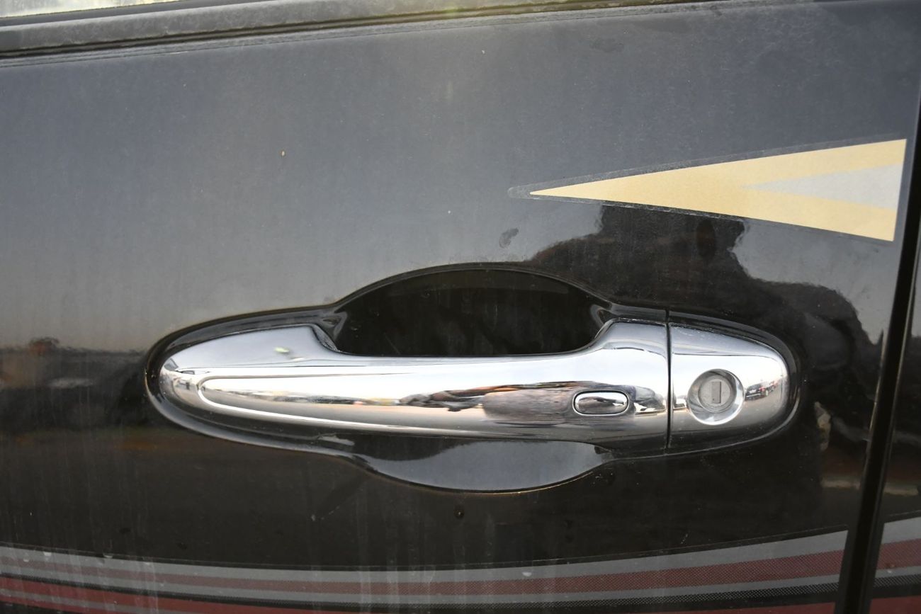 Toyota Hilux 2.7L V4 SR5 BSM Push Start full option ( Ready Stock )