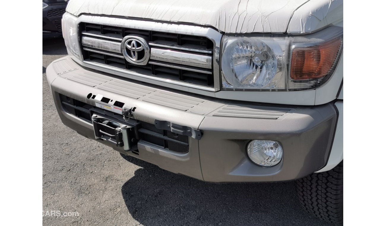 Toyota Land Cruiser Pick Up DOUBLE CABIN DIESEL WITH WINCH, DIFF LOCK AND ALLOY WHEELS WOODEN STEERING V8 ENGINE EXPORT ONLY....