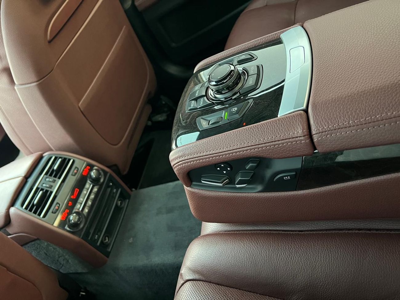 بي أم دبليو 750Li بريستيج بي ام دبليو 750 لارج موديل 2014 مواصفات خليجية صبغ وكالة بدون حوادث