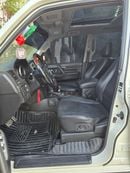Mitsubishi Pajero GLS HIGHLINE Mitsubishi Pajero 2011 GLS 3.8L | GCC Specs | Excellent Condition | Orginal paint | Acc