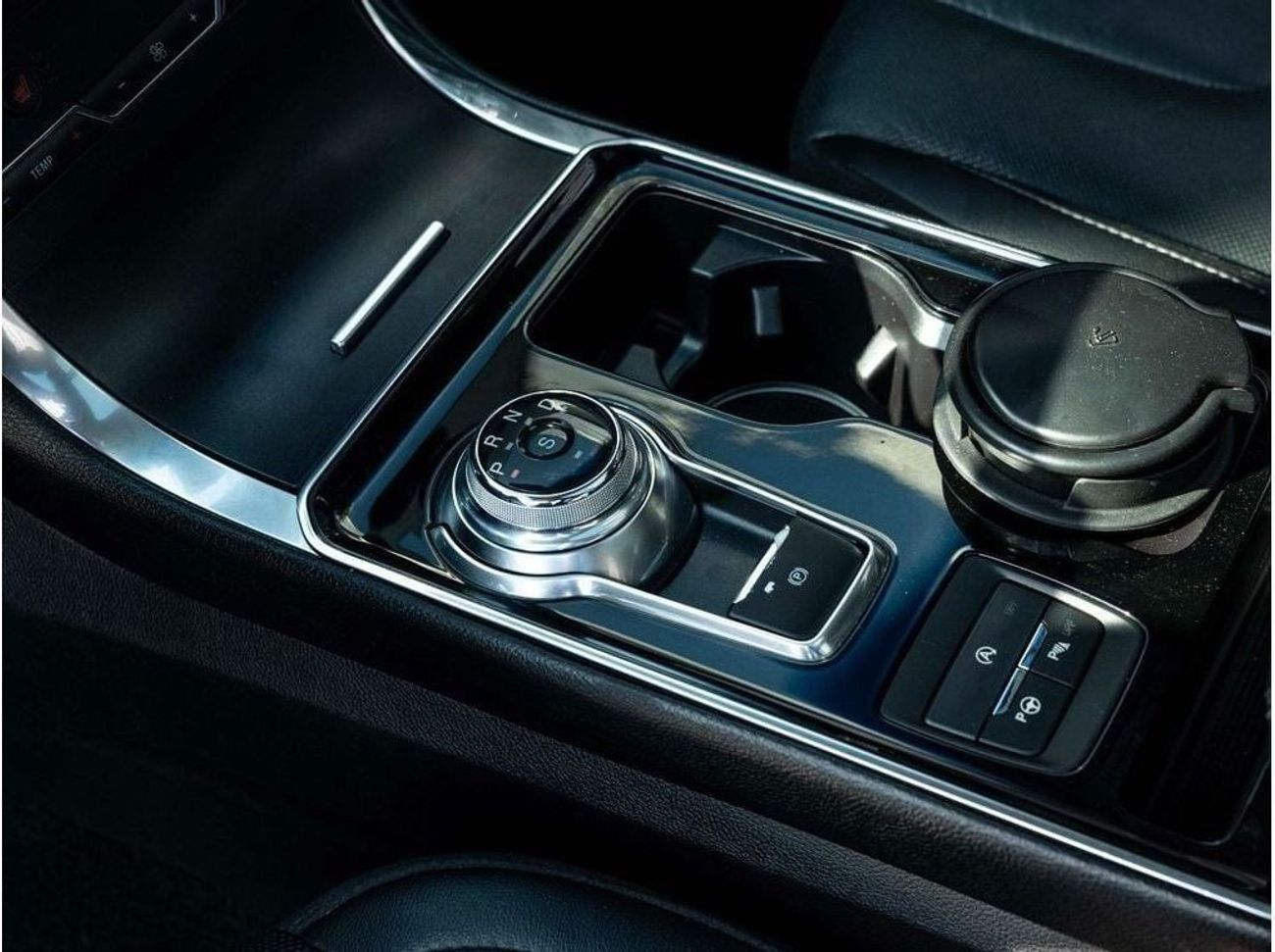 Ford Edge AED 1,573 PM • EDGE TITANIUM • ONLY 63,000 KM • FULL OFFICIAL FORD SERVICE HISTORY • FULLY LOADED