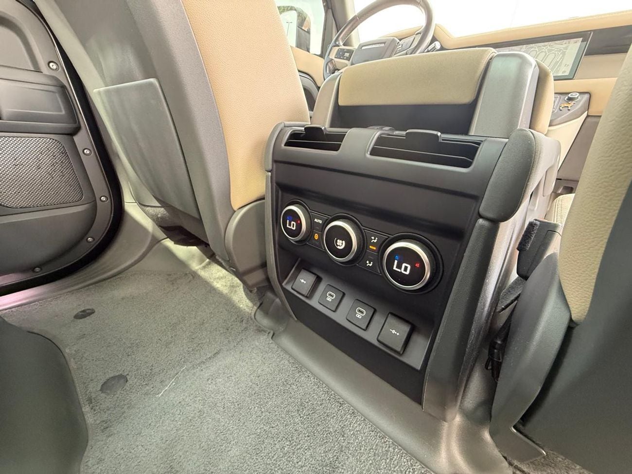 Land Rover Defender P300 110 S 2.0L (5 Seater) RAMADAN OFFER LAND ROVER DEFENDER 110S P300 2021 GCC URBAN BODY KIT FULL