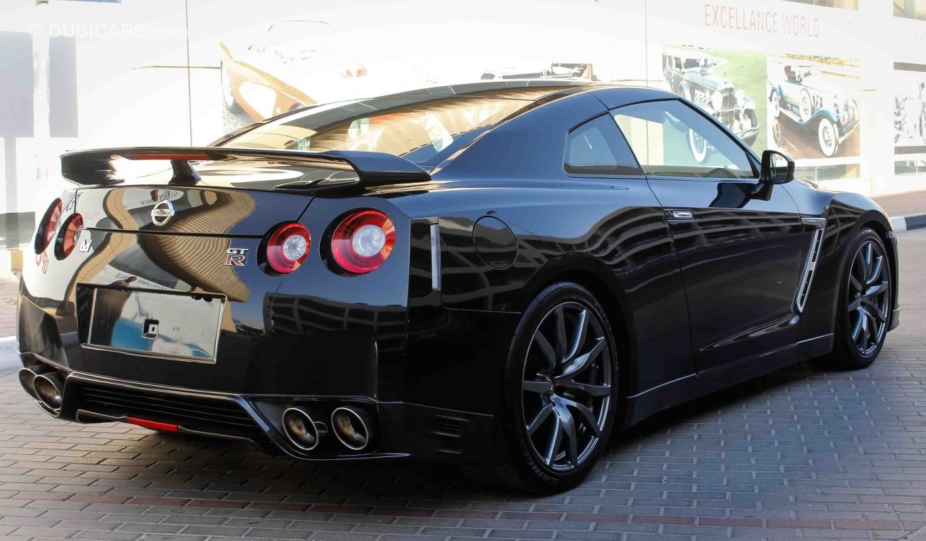 Nissan GT-R premium edition