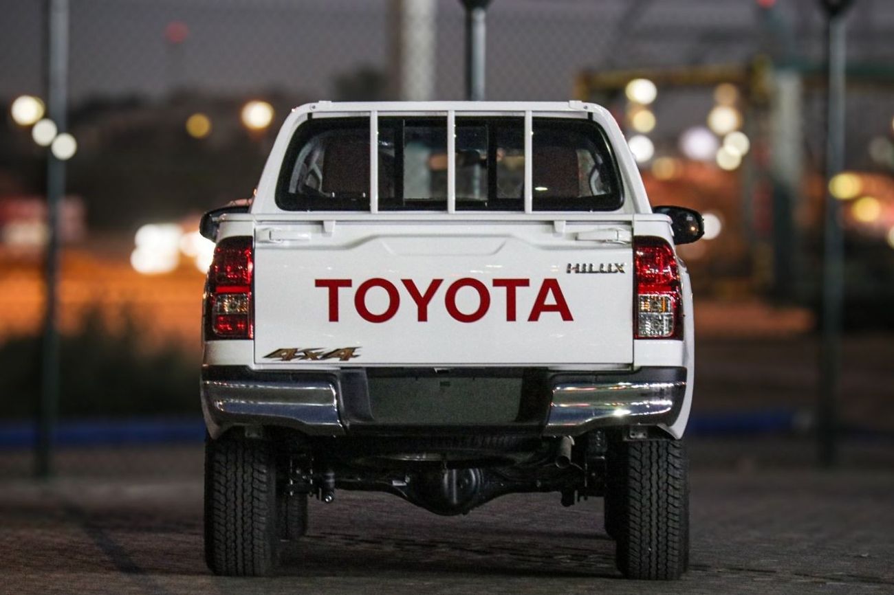 Toyota Hilux TOYOTA HILUX 2.7 AT MID OPTION WHITE 2024