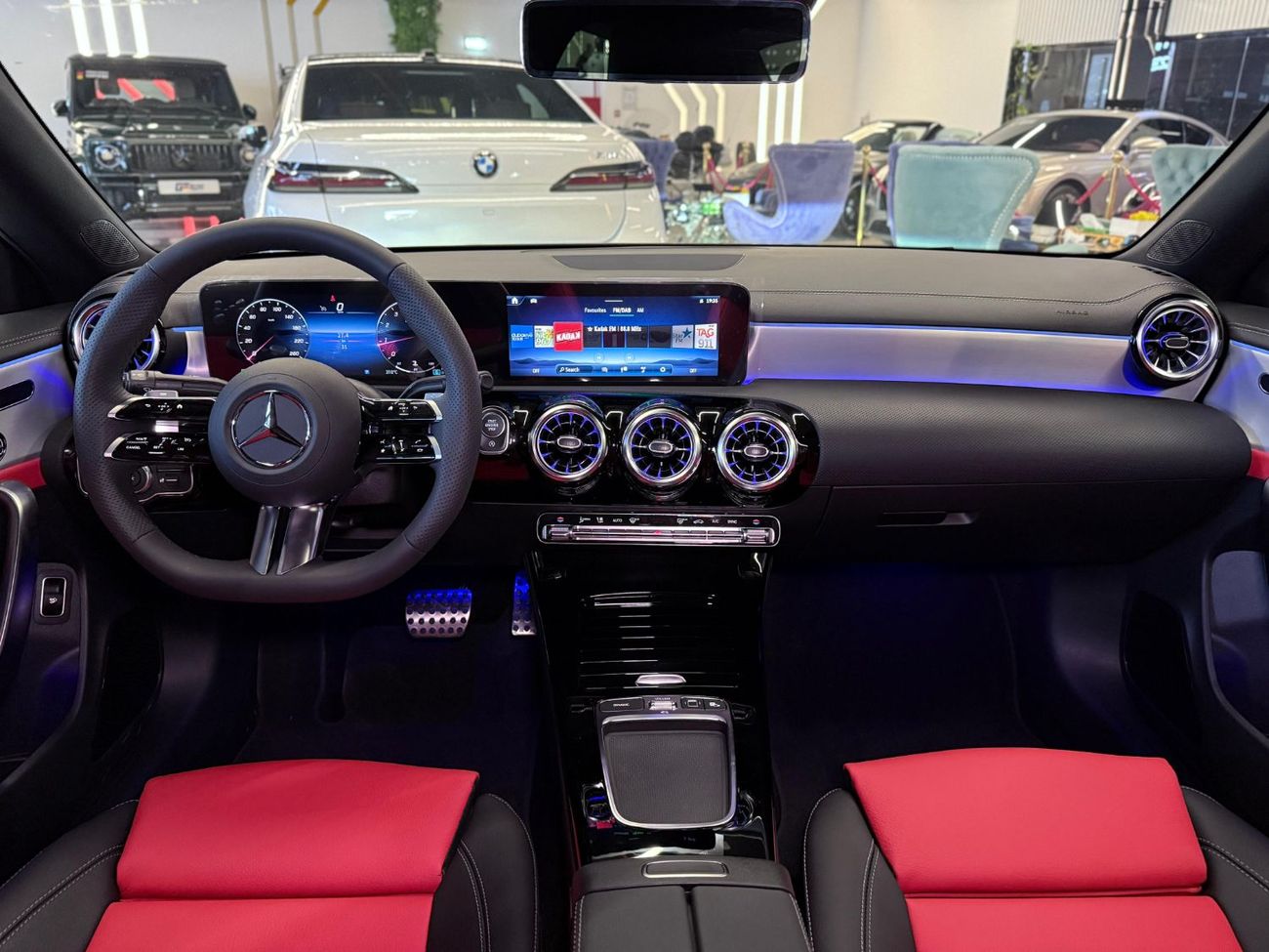 مرسيدس بنز CLA 200 Premium + 2.0L