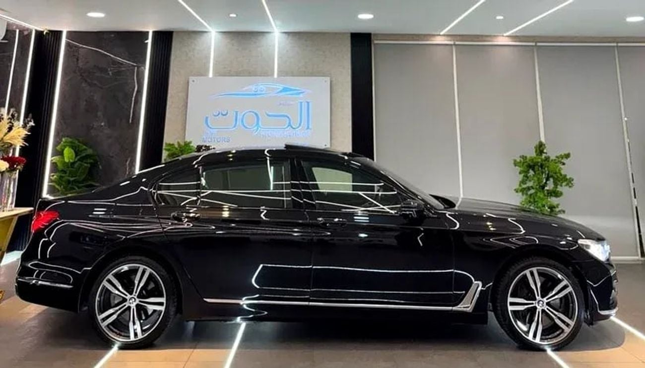 BMW 750Li Luxury 4.4L (443 HP)