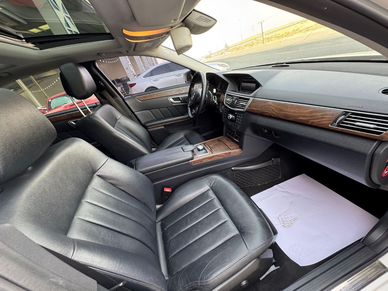 Mercedes-Benz E300 3.0L V6 / FULL OPTION PANORAMIC SUNROOF / KEYLESS ENTRY / KEYLESS START / ENTERED IN SYRIA CUSTOMS F