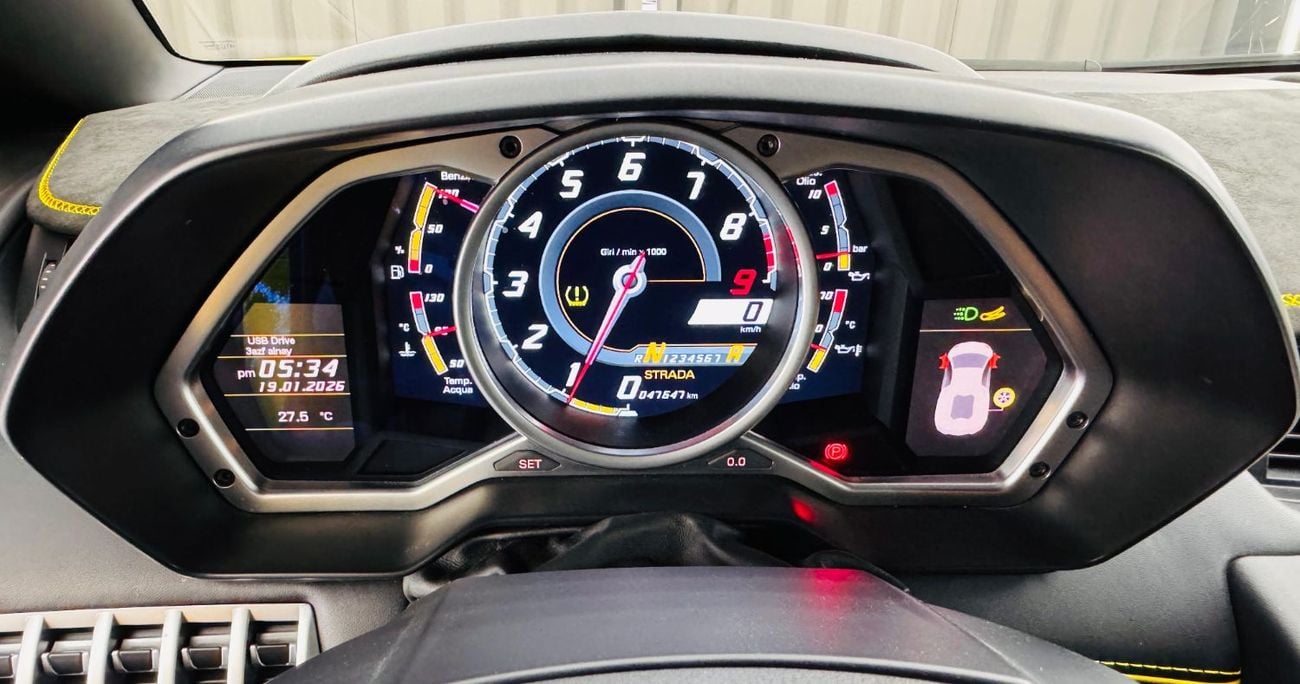 لامبورغيني أفينتادور 6.5L V12 2014 Lamborghini Aventador LP 700-4 GCC