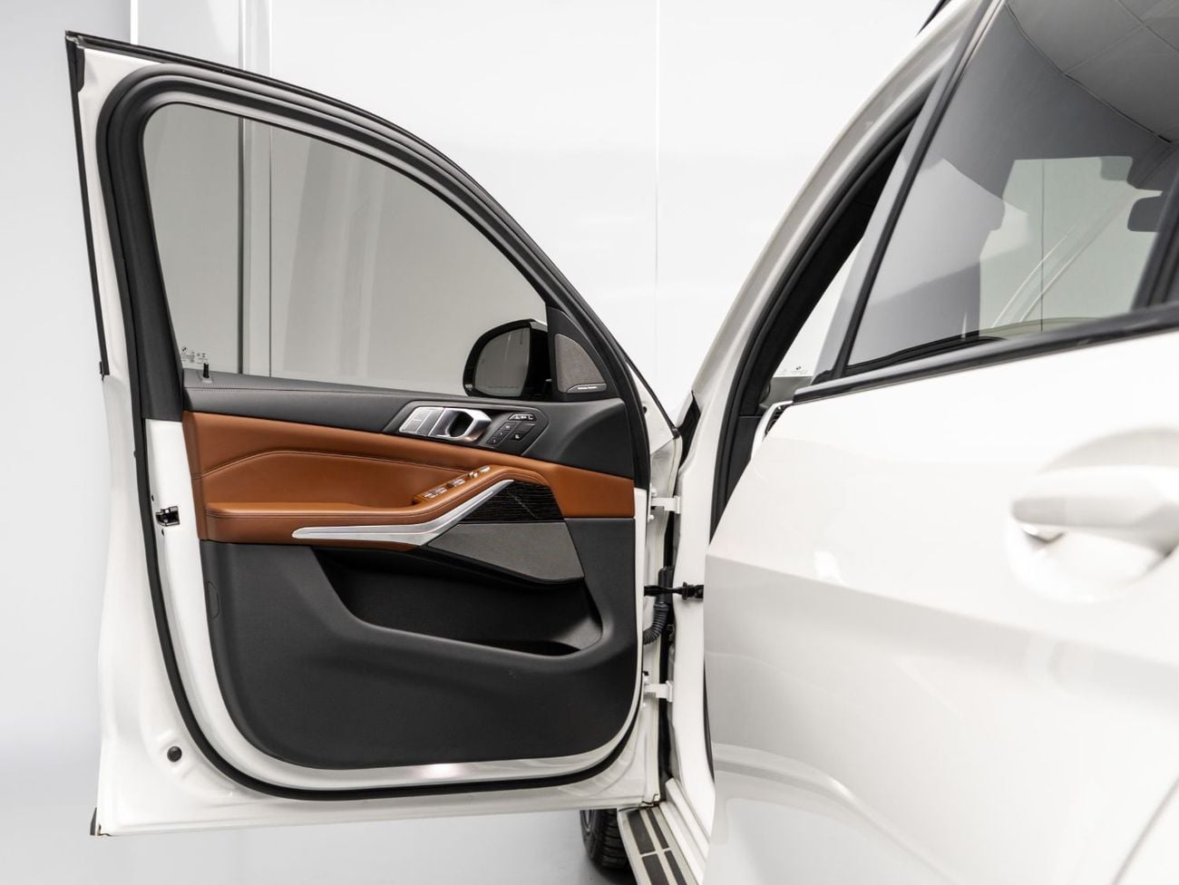 بي أم دبليو X7 2022 BMW X7 xDrive 40i, 3.0L TC I6, 4WD, 375 bhp, 7 Speed Automatic