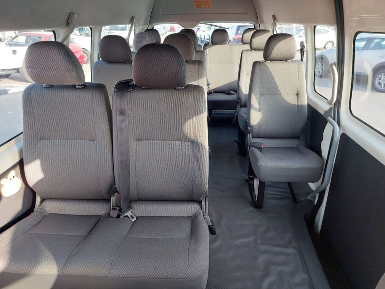 تويوتا هاياس TOYOTA HIACE COMMUTER VAN RHD 2015 MODEL 3.0 L DIESEL AUTOMATIC(PM22809)