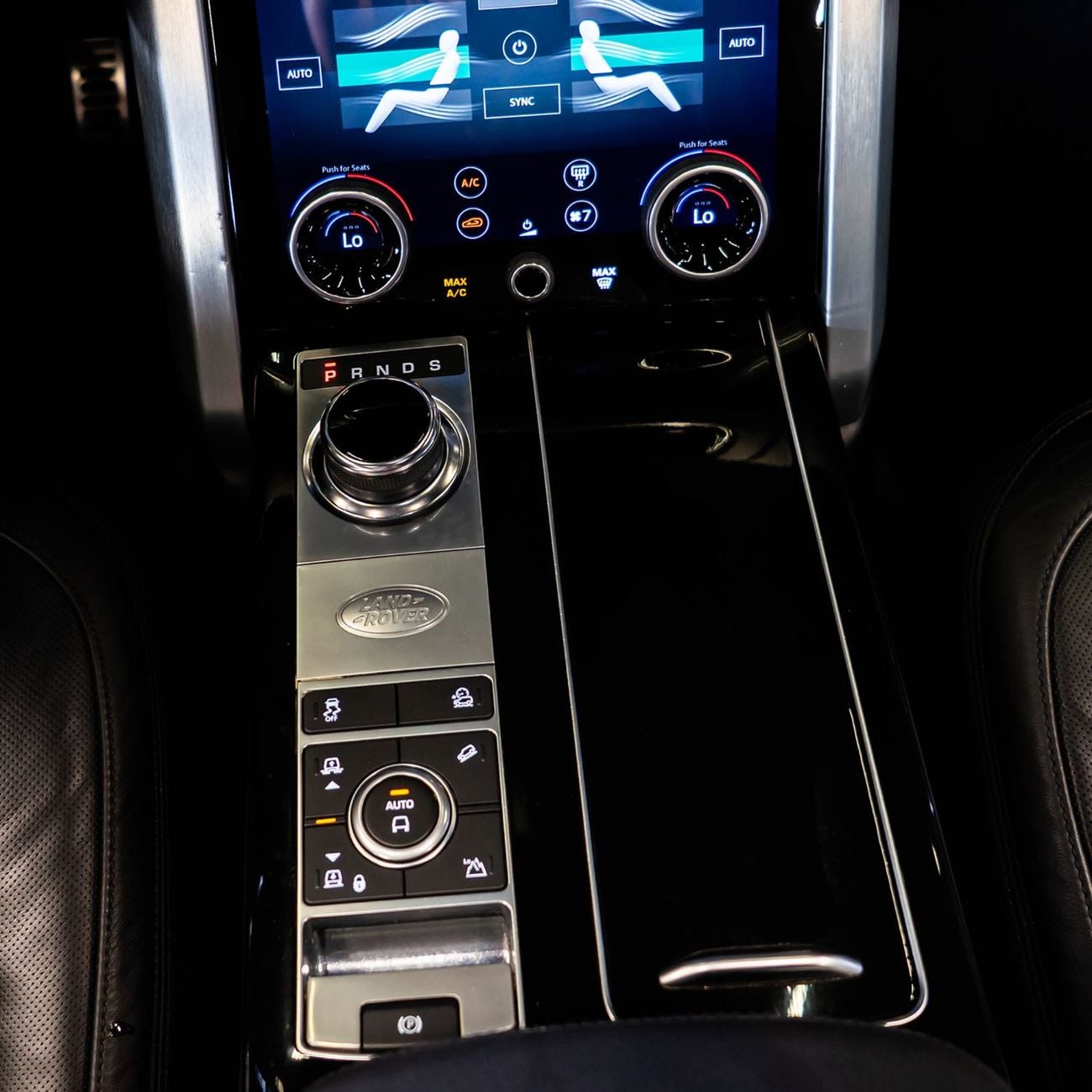 لاند روفر رينج روفر AED 2,969  P.M • 0% Downpayment • Rover Range Rover Vogue SE P525 • 1 Year Warranty
