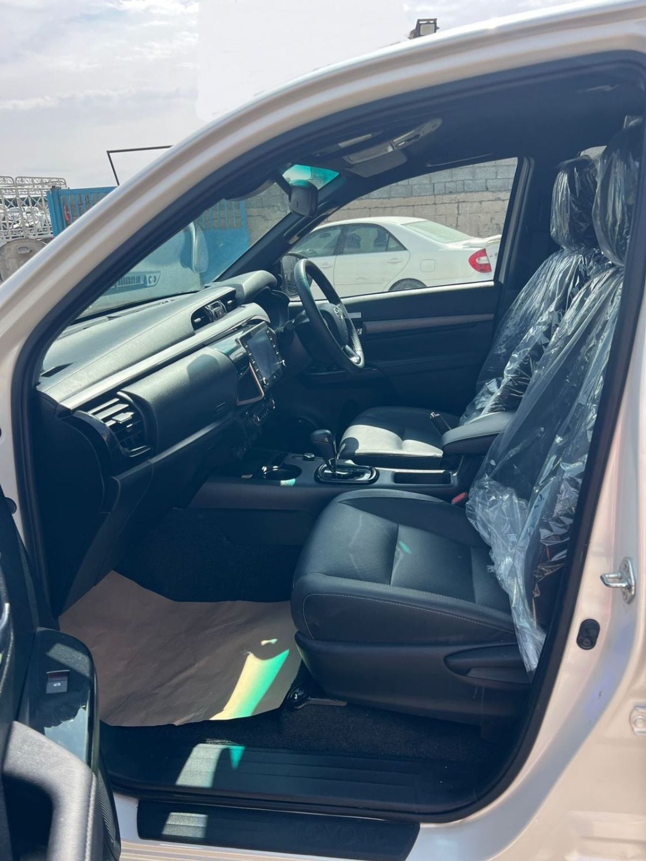 تويوتا هيلوكس RIGHT HAND DRIVE ONLY FOR EXPORT 2.8L AT PUSH START