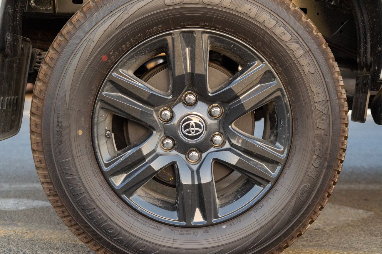 تويوتا هيلوكس SR5 2.4L Double Cab full option