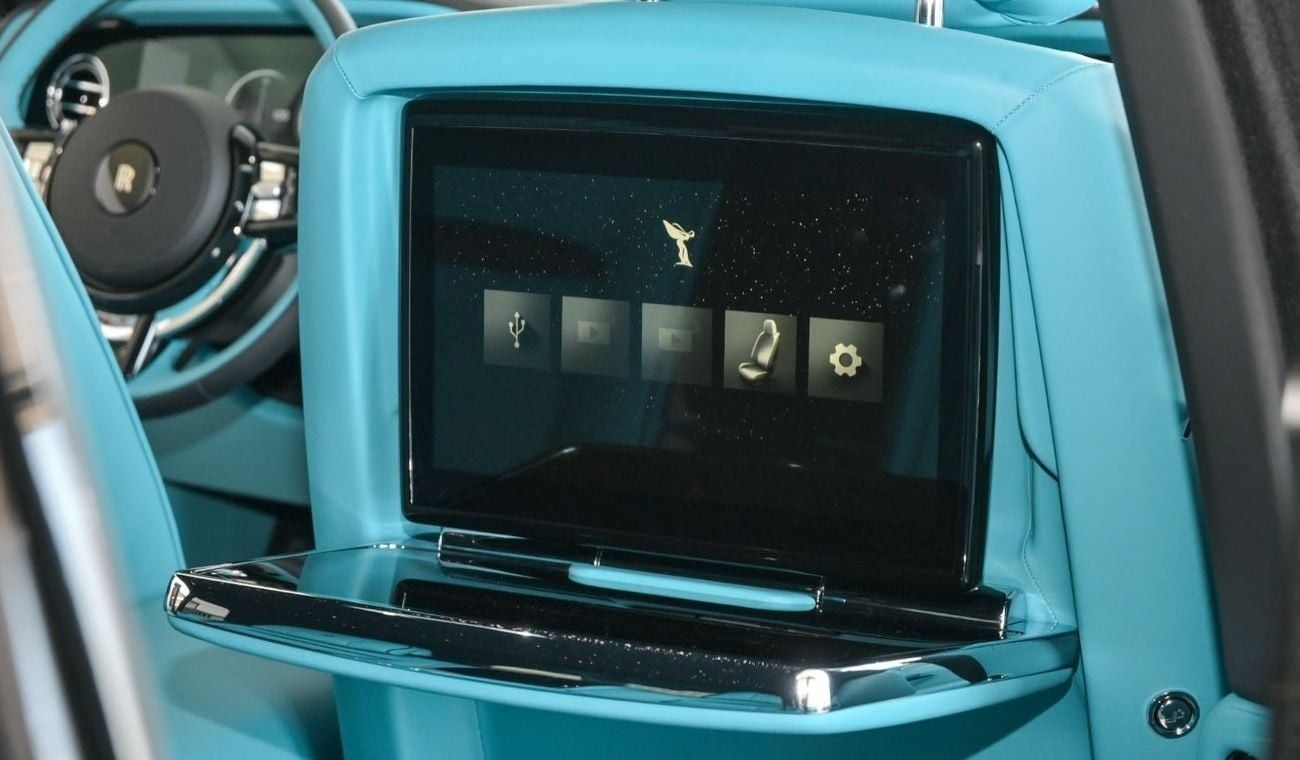 Rolls-Royce Cullinan Rolls Royce Cullinan Silver Badge | 2025