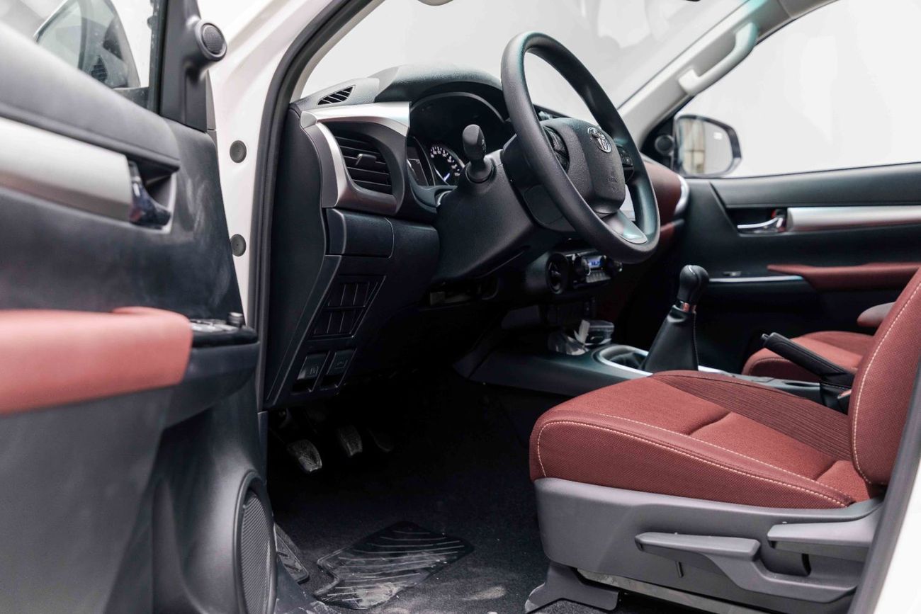 تويوتا هيلوكس Double Cab 2.7L - Manual - Super White Inside Maroon | Export Only