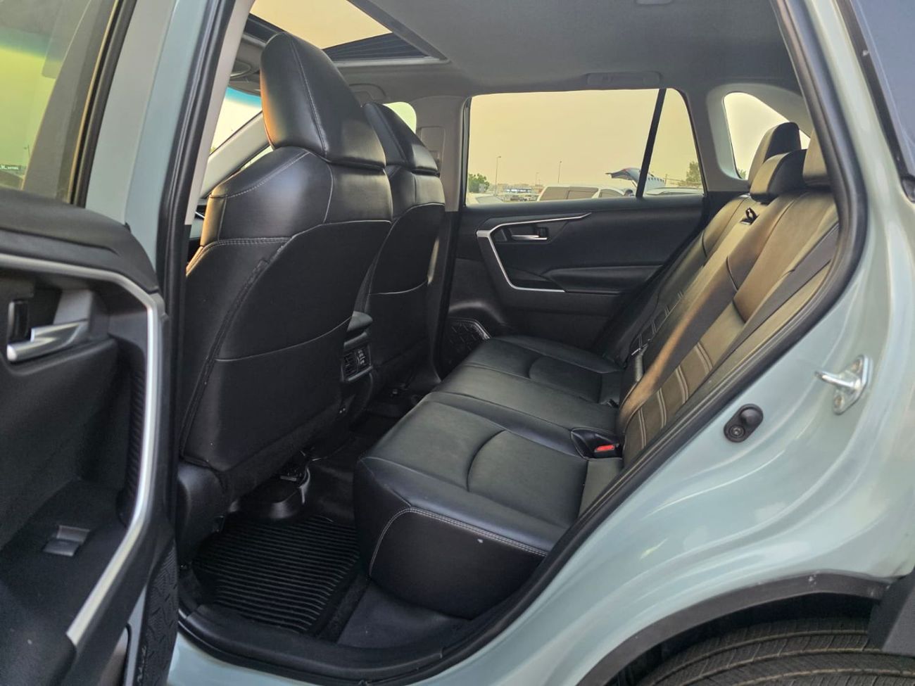 Toyota RAV4 2023 Model XLE Premium Sunroof , trunk automatic and original leather seats