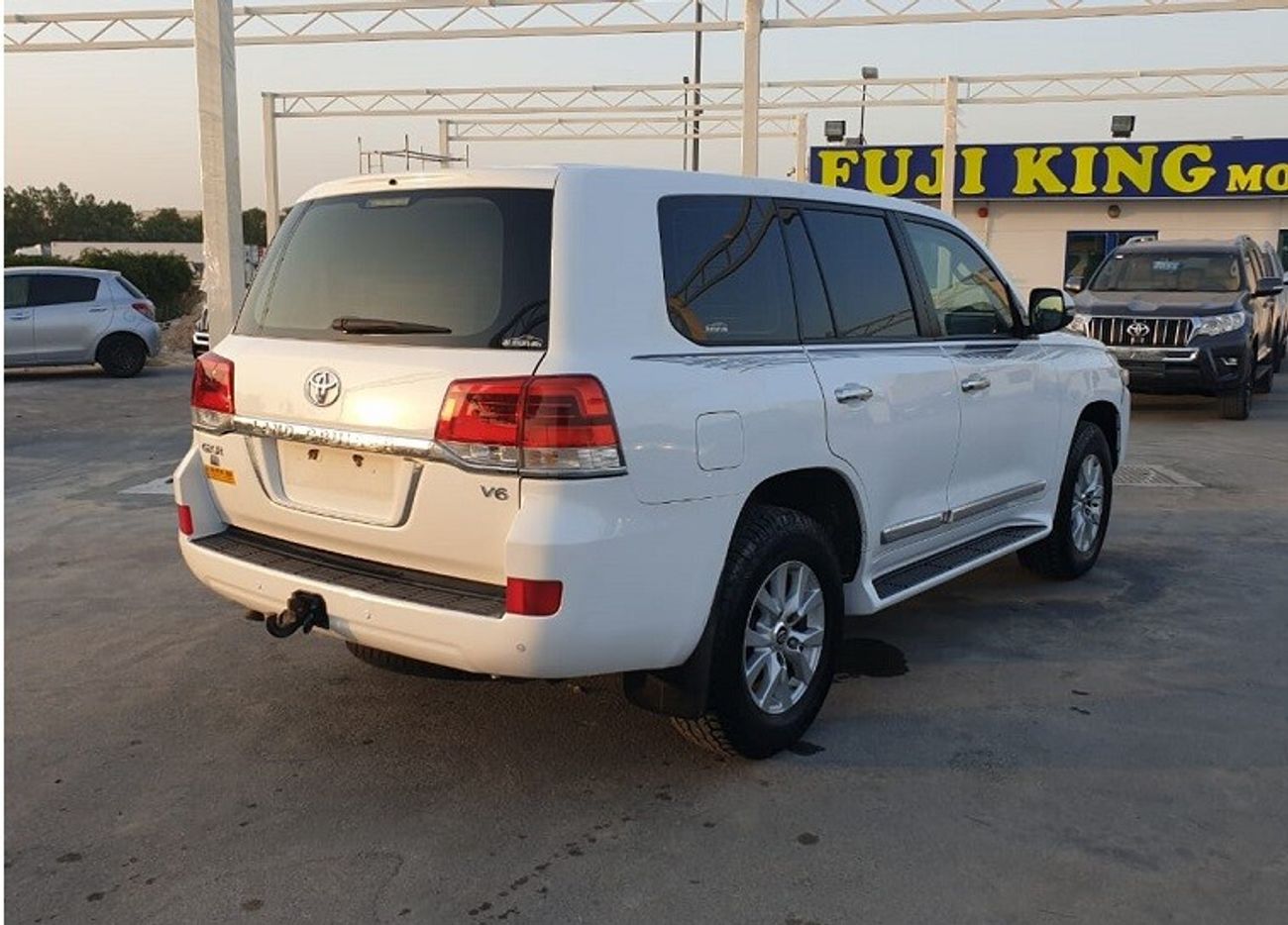 Toyota Land Cruiser GXR - V8 (PETROL)