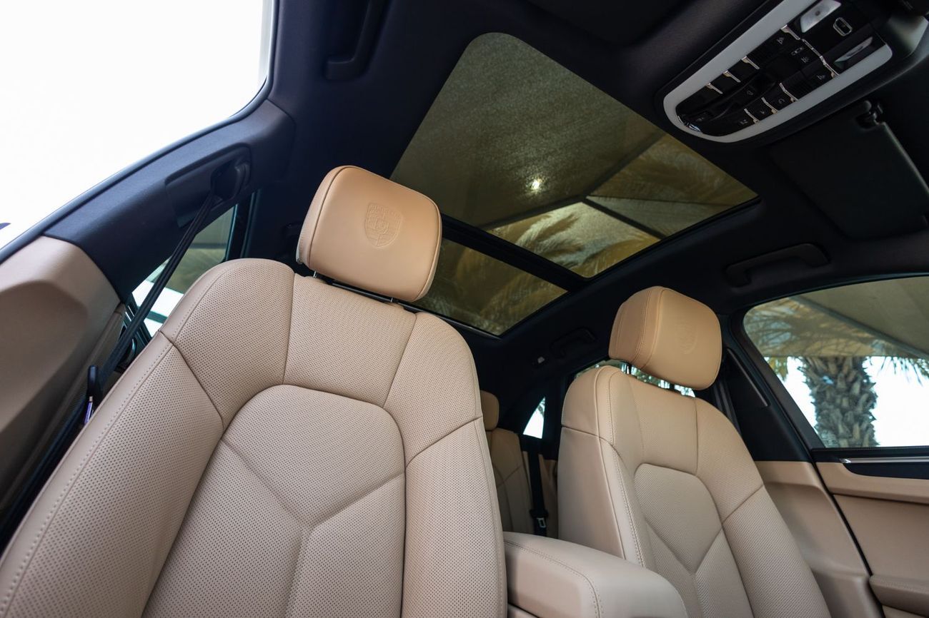 بورش ماكان Base