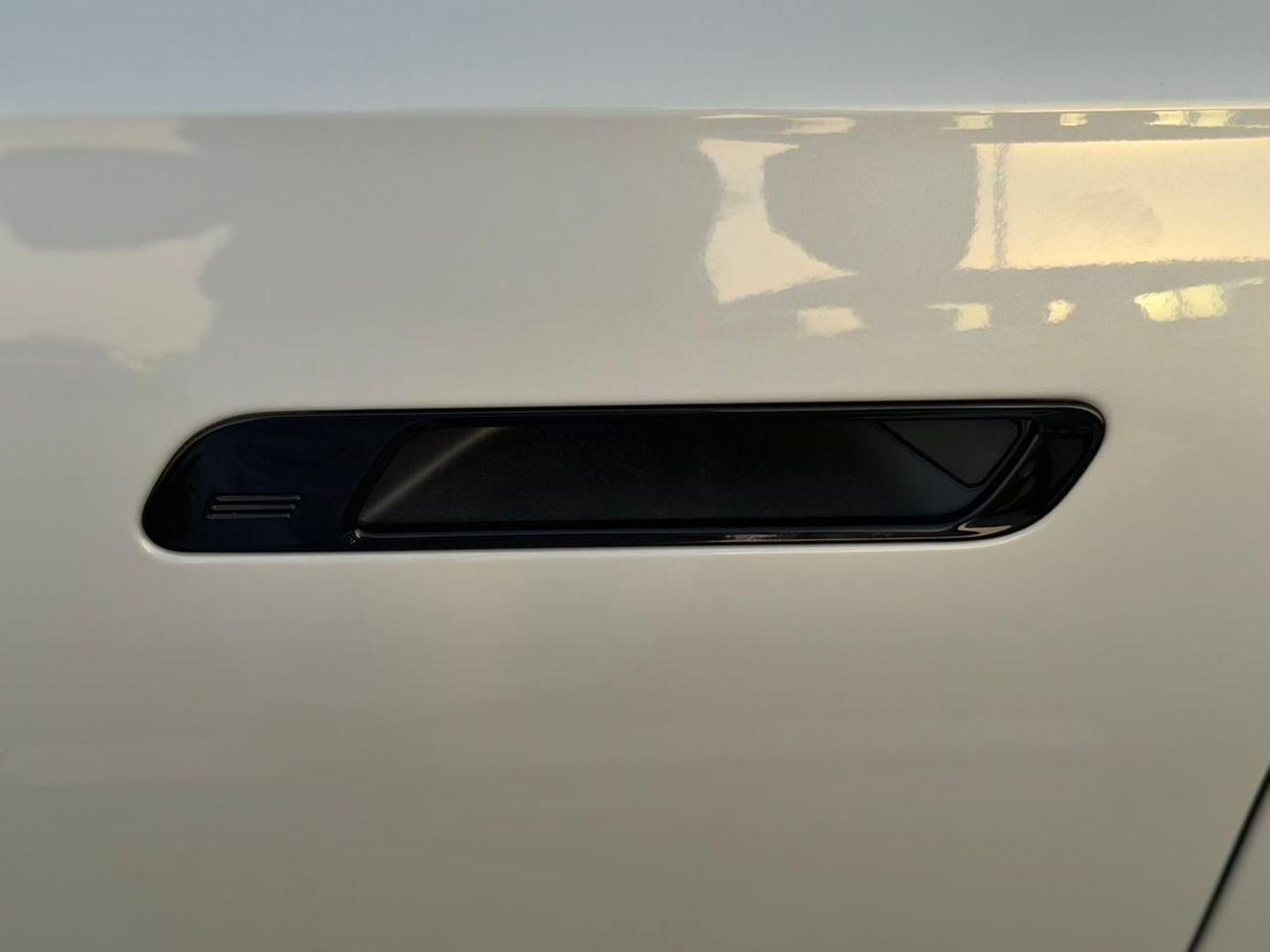 بي أم دبليو 740i MASTERCLASS M SPORT PACKAGE بي إم دبليو 740i بمحرك V6 سعة 3.5 لتر موديل 2025 كاملة المواصفات