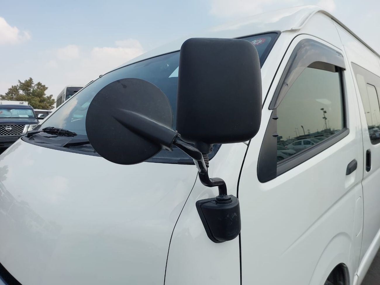 Toyota Hiace TOYOTA HIACE VAN RHD 2015 MODEL 3.0 L DIESEL AUTOMATIC(PM15267)