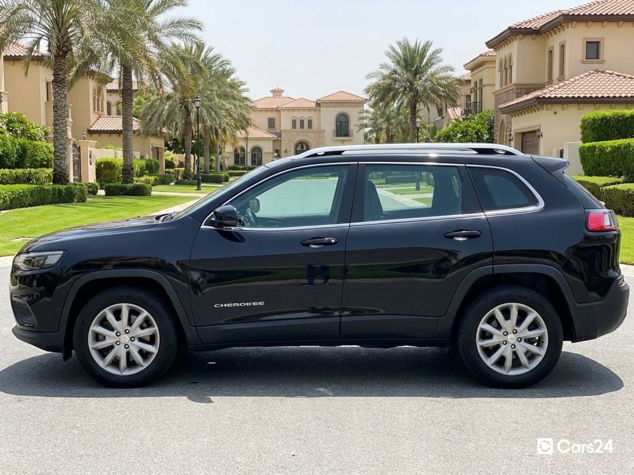 Jeep Cherokee JEEP CHEROKEE 3.2L 2018 | 0 DP | 654/Month | 30 Day Return | Service History