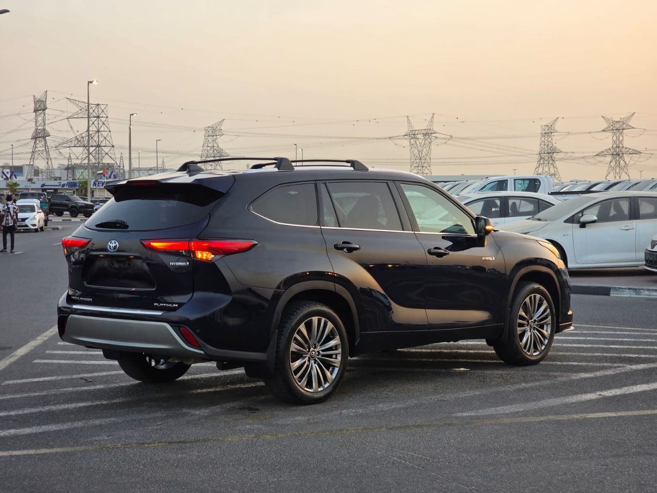 تويوتا هايلاندر 2.5L Hybrid Platinum