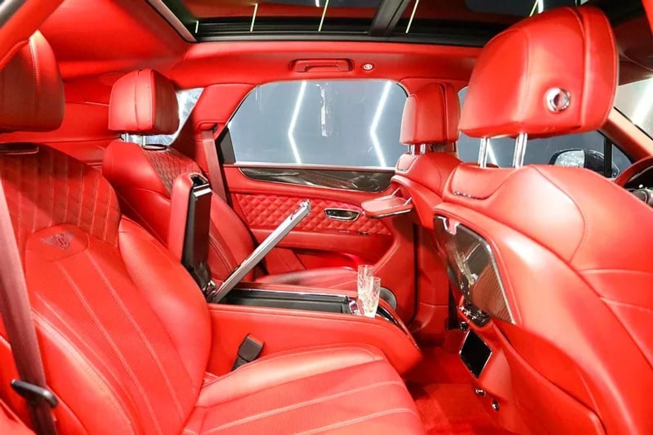 Bentley Bentayga V8, Mulliner Console Bottle Cooler, Rear Picnic Tables, Carbon Interior!!