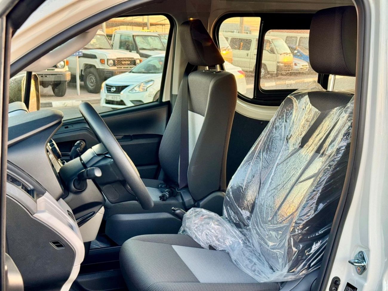 Toyota Hiace Commuter Standard 2.8L DIESEL