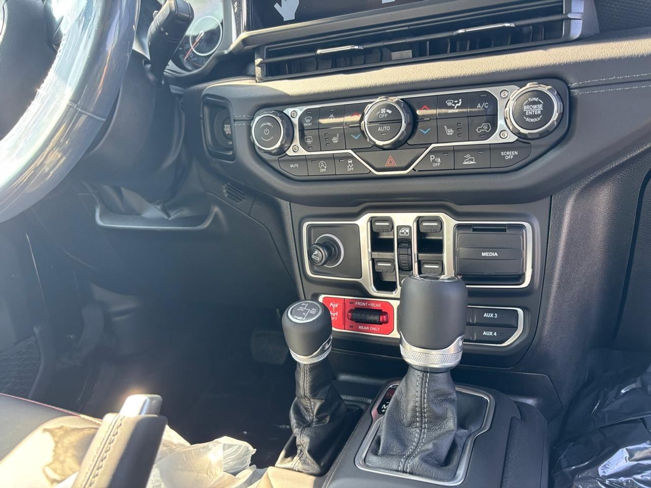 جيب رانجلر 2.0L RUBICON AUTOMATIC TRANSMISSION ( FOR RE- EXPORT ONLY )