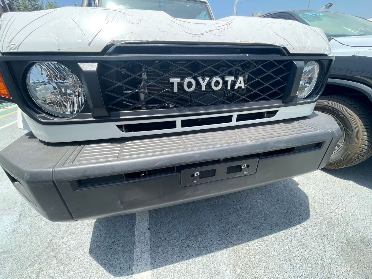 Toyota Land Cruiser 70 LC76 4.2 MT basic P/W & no diff lock 2025