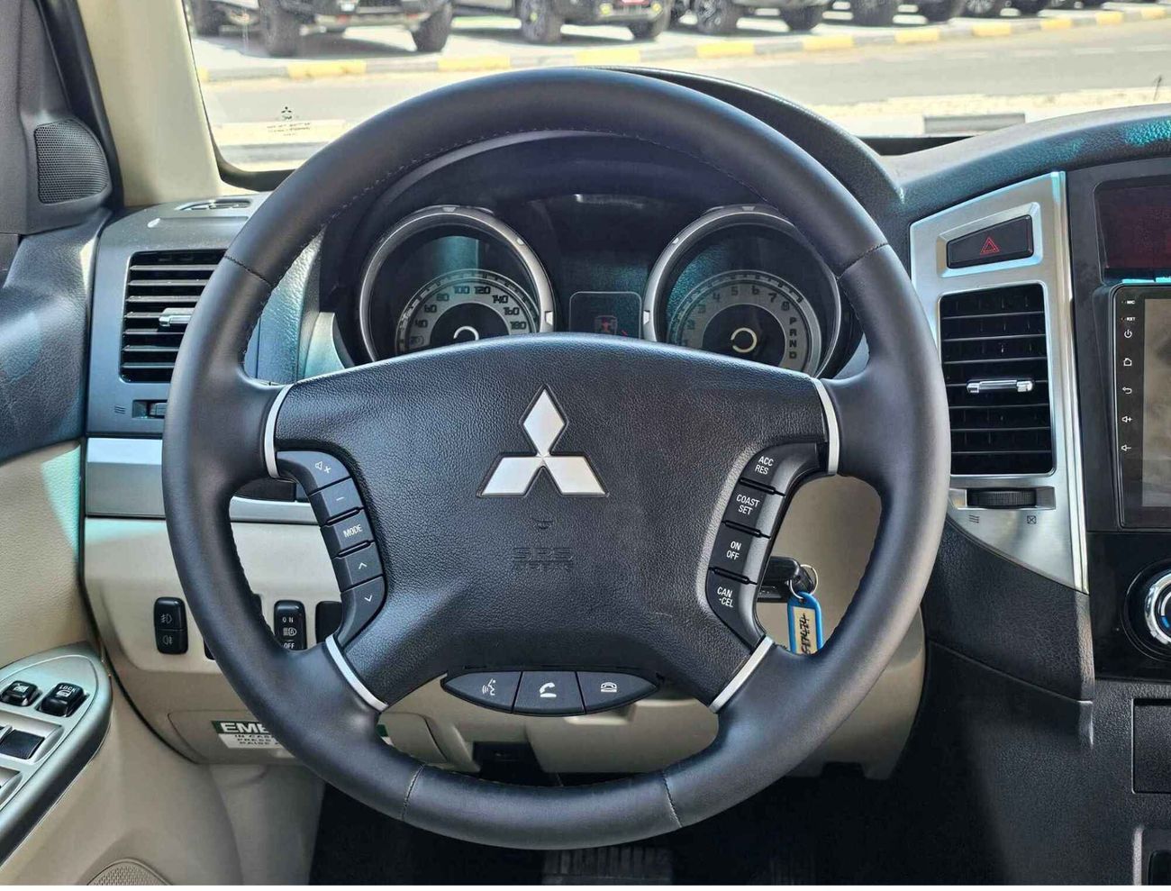 ميتسوبيشي باجيرو GLS 3.5/ 4WD/ LEATHER/ DVD CAMERA/  LOW MILEAGE/ 861 MONTHLY/ LOT#14455