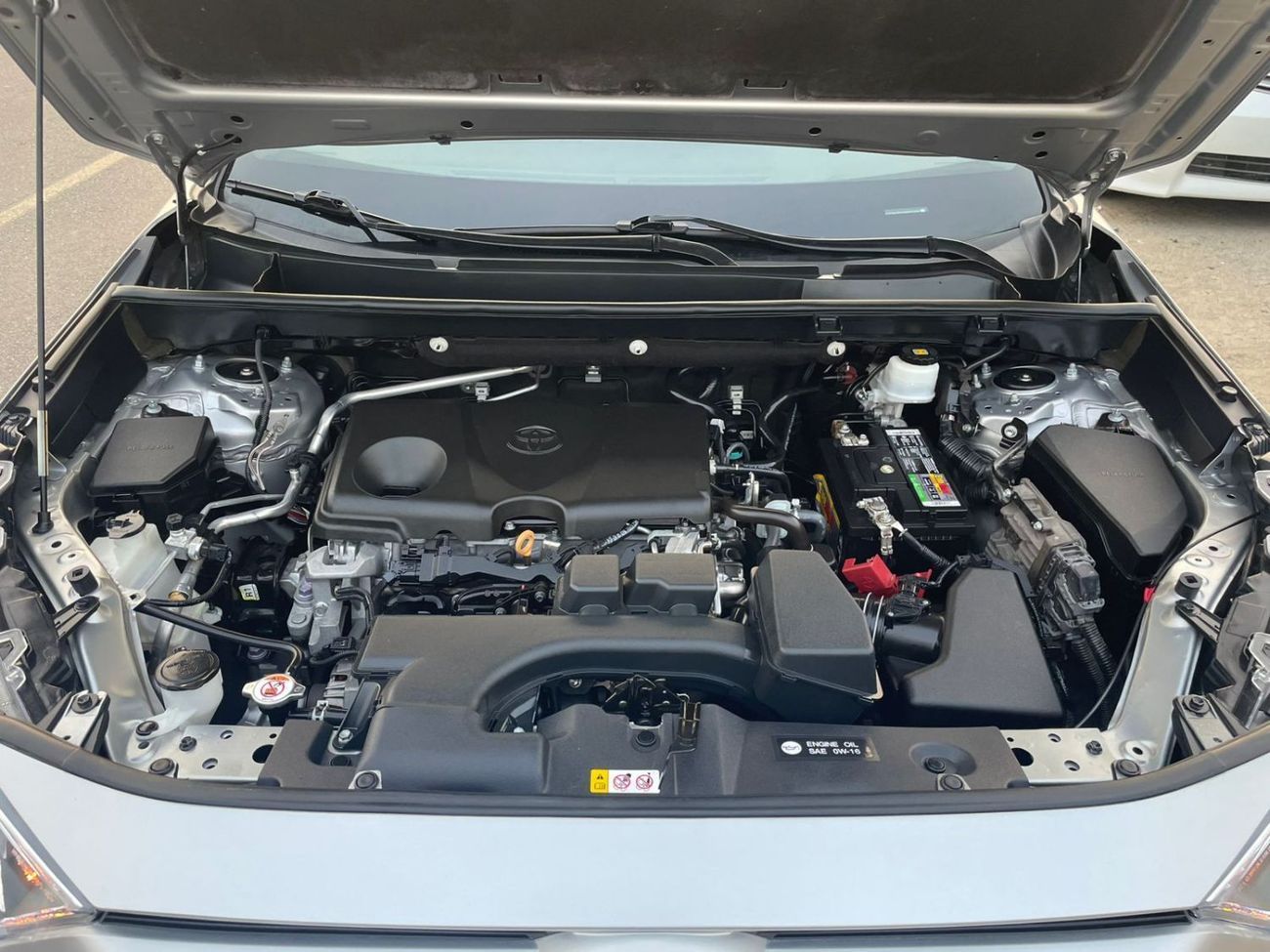 تويوتا راف ٤ 2019 Toyota Rav4 XLE 2.5L V4 - Push Start With Sunroof - MidOption