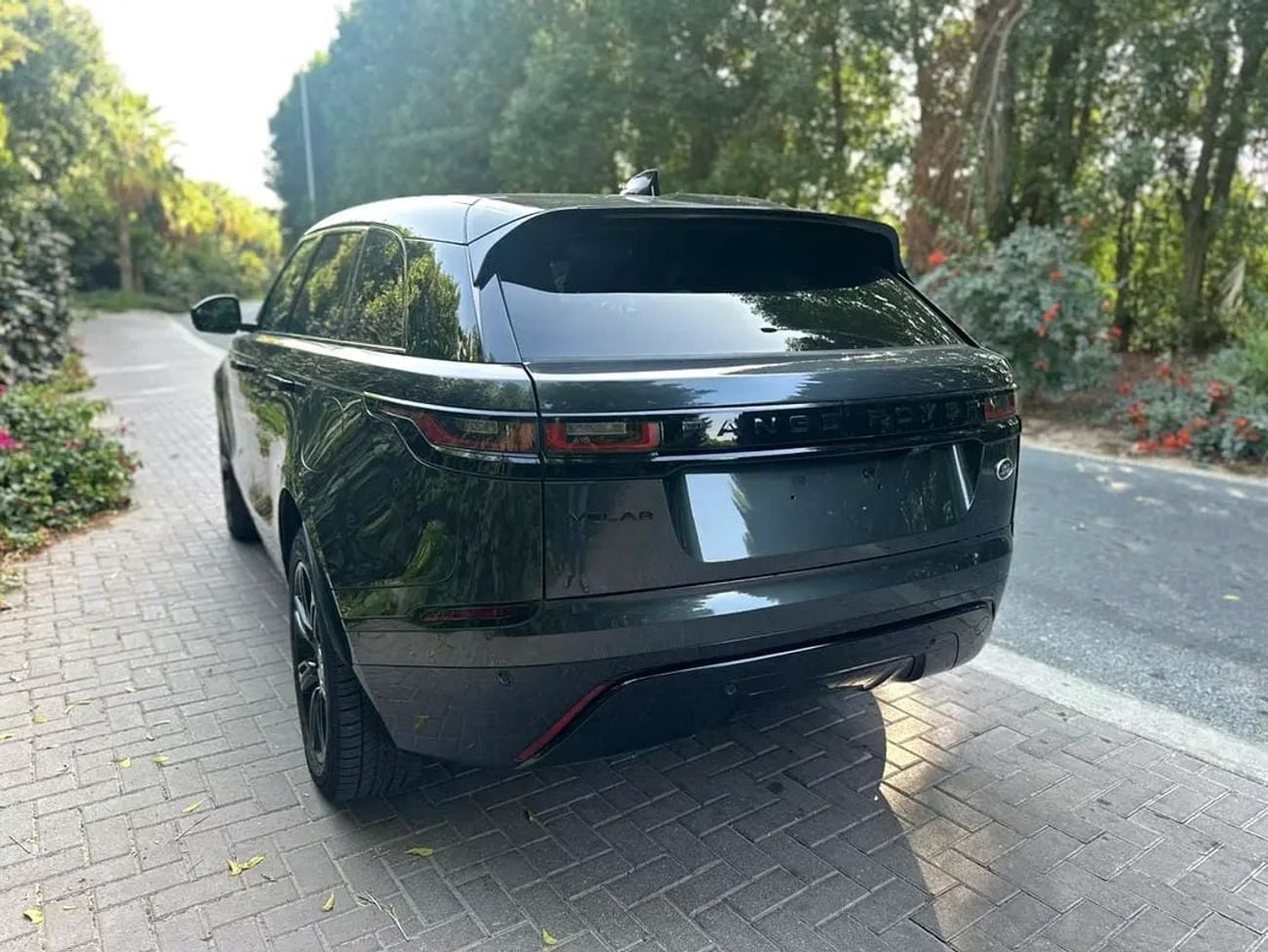 Land Rover Range Rover Velar R-DYNAMIC S S P400 3.0L 2024 Range Rover Velar S P400e Plug-in Hybrid | 2.0L Turbo 4-cylinder | 404