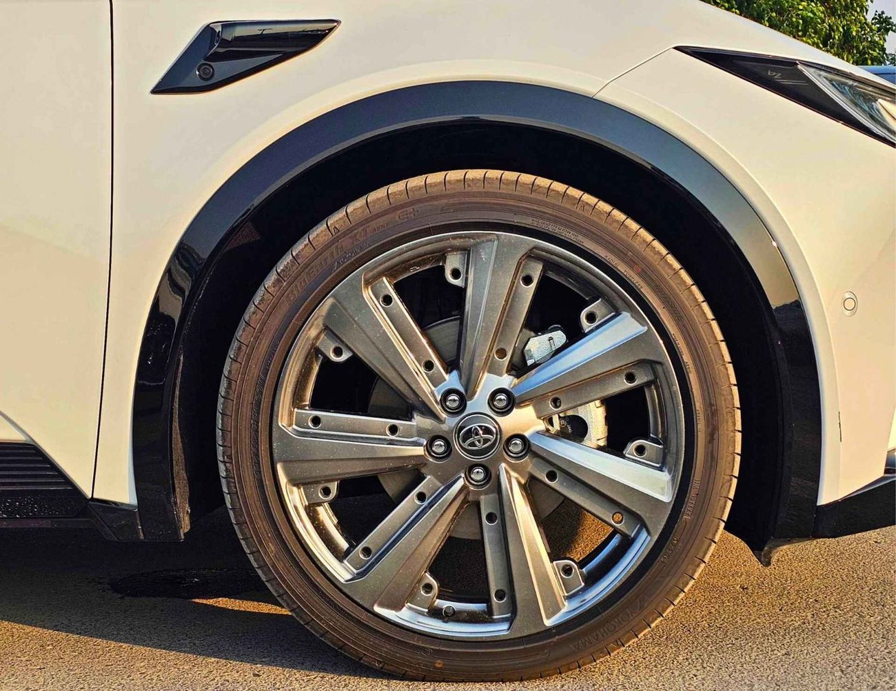 Toyota bZ5 630 MAX KM / ELECTRIC WITH CHARGER / PANORAMIC ROOF, RADAR (CODE # BZ5E)